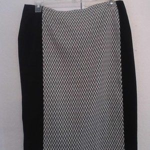 Calvin Klein Classic Skirt Size 4 in Black & White